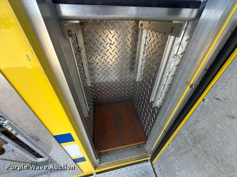 image for item DO0037 1986 Sutphen Deluge pumper fire truck