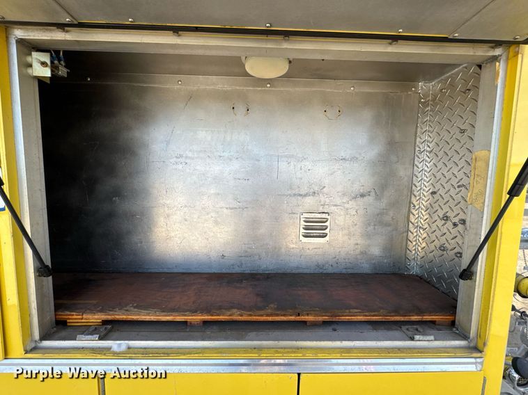 image for item DO0037 1986 Sutphen Deluge pumper fire truck