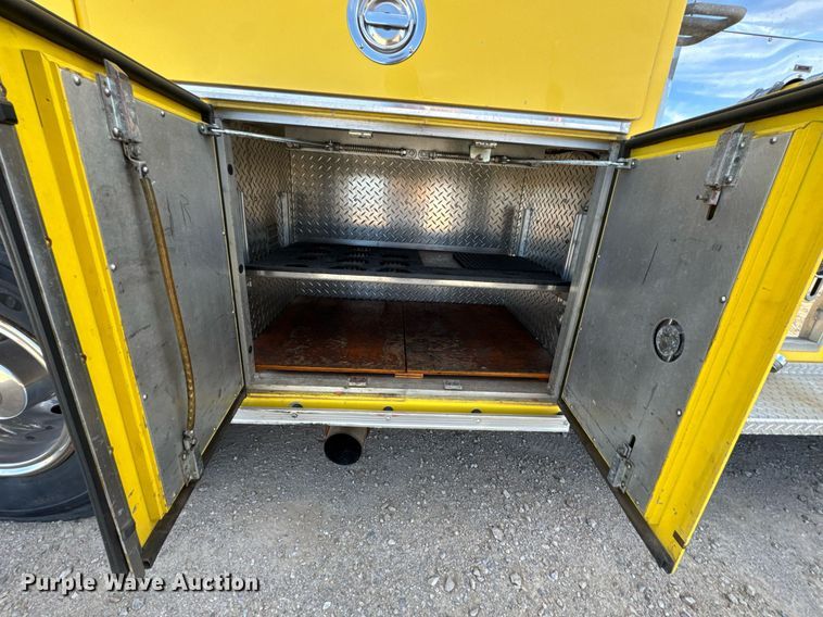 image for item DO0037 1986 Sutphen Deluge pumper fire truck