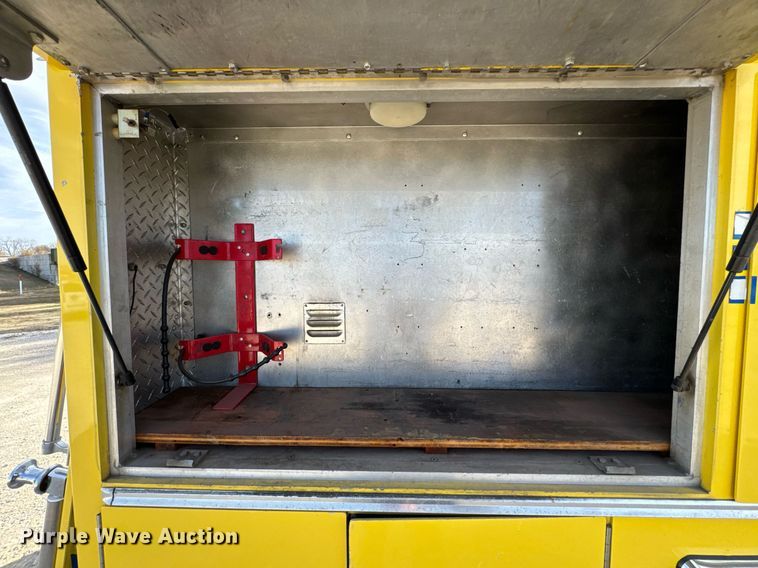 image for item DO0037 1986 Sutphen Deluge pumper fire truck