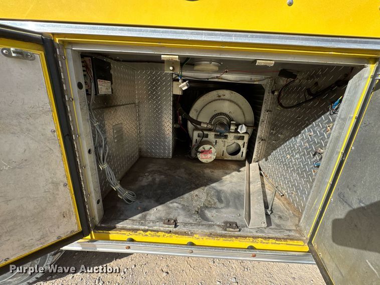 image for item DO0037 1986 Sutphen Deluge pumper fire truck