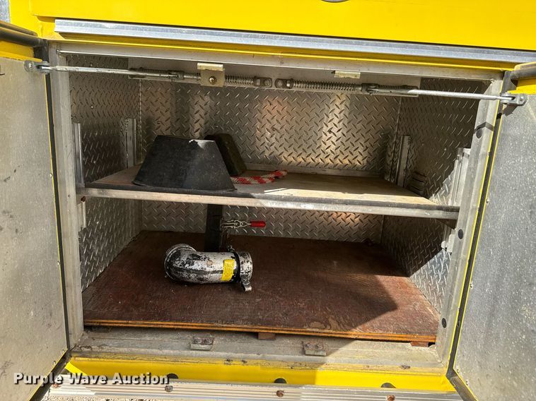 image for item DO0037 1986 Sutphen Deluge pumper fire truck