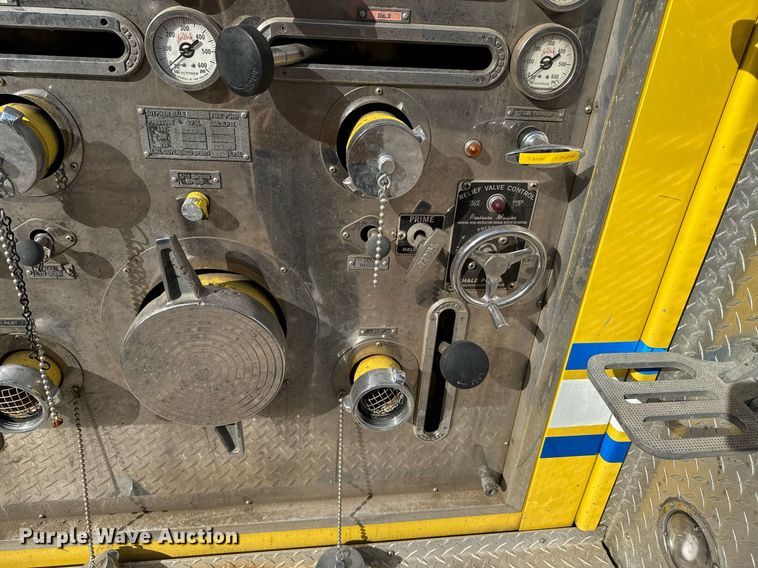 image for item DO0037 1986 Sutphen Deluge pumper fire truck