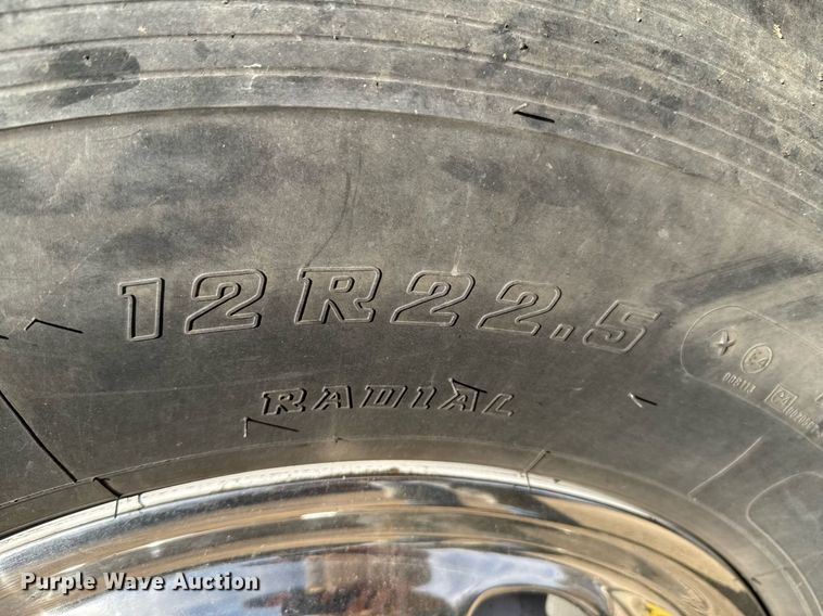 image for item DO0037 1986 Sutphen Deluge pumper fire truck