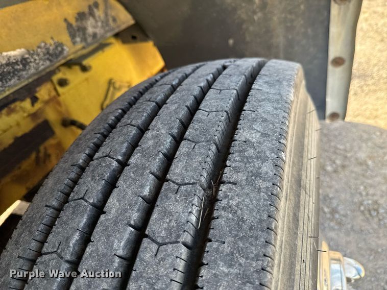 image for item DO0037 1986 Sutphen Deluge pumper fire truck