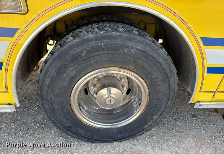 image for item DO0037 1986 Sutphen Deluge pumper fire truck