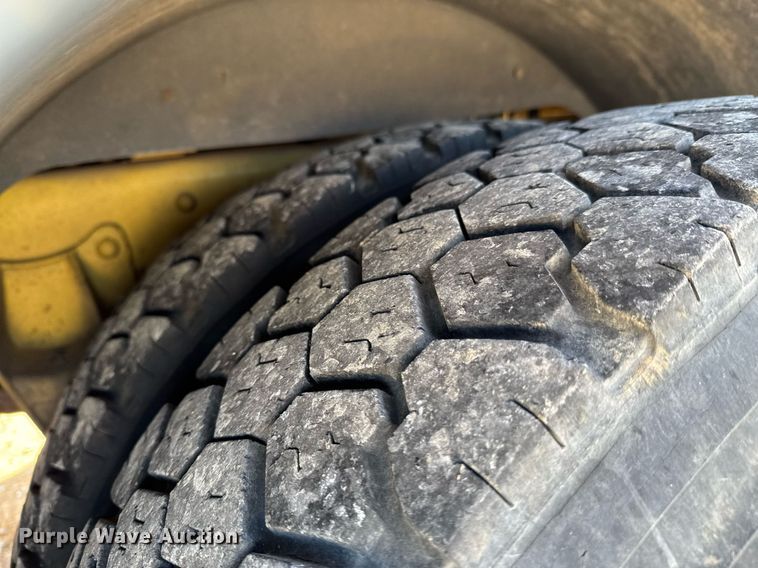 image for item DO0037 1986 Sutphen Deluge pumper fire truck