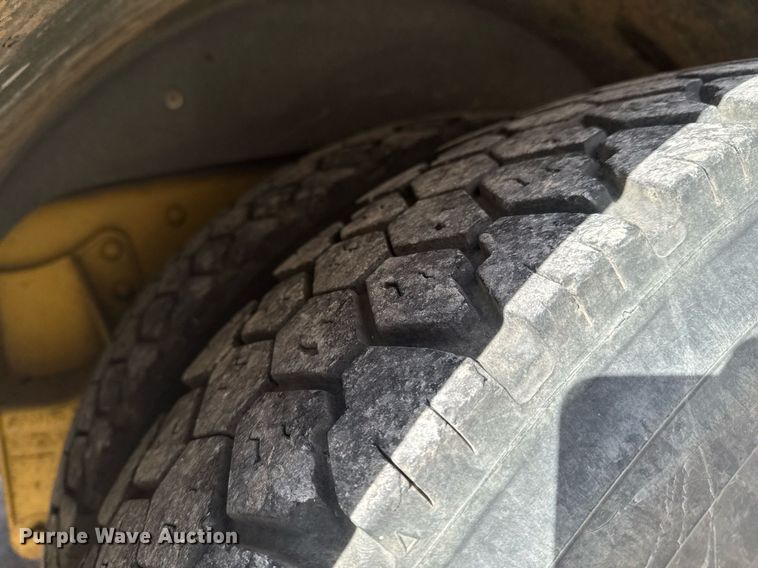 image for item DO0037 1986 Sutphen Deluge pumper fire truck