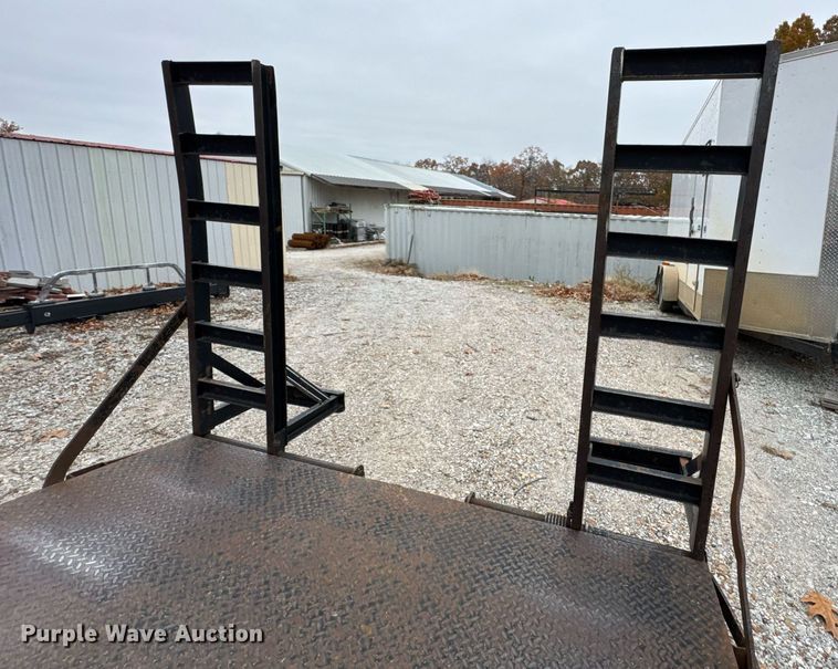 image for item DO0549 2013 Lone Star equipment trailer