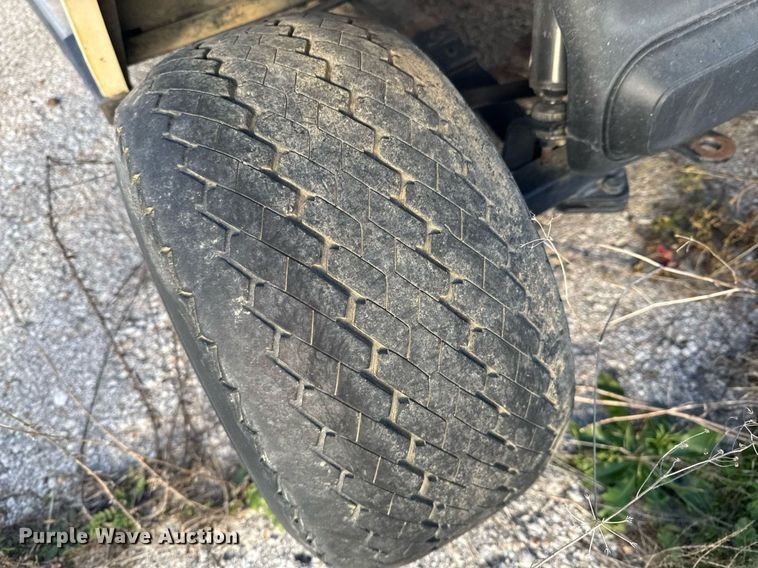 image for item DO0581 (2) E-Z-GO golf carts