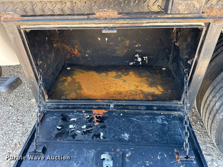 image for item DO7675 2011 Ford F450 Super Duty Crew Cab flatbed truck