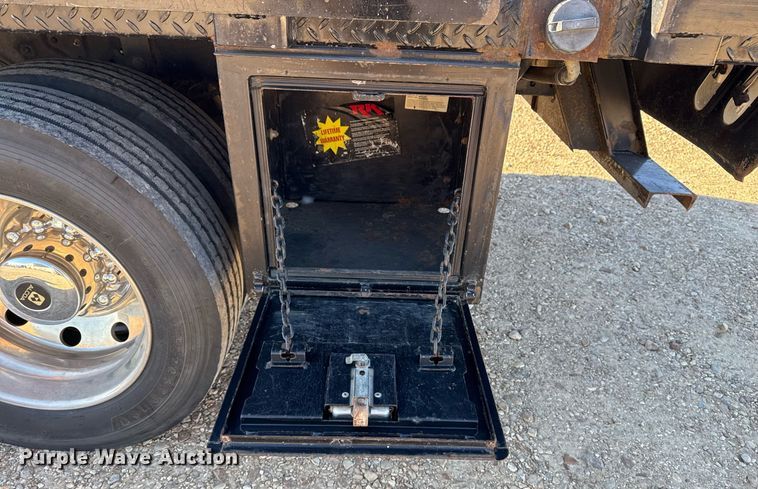 image for item DO7675 2011 Ford F450 Super Duty Crew Cab flatbed truck