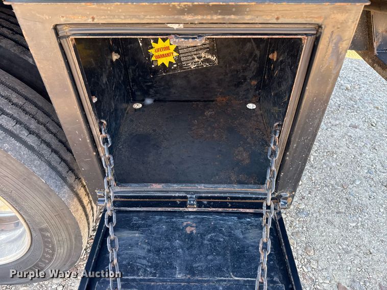 image for item DO7675 2011 Ford F450 Super Duty Crew Cab flatbed truck