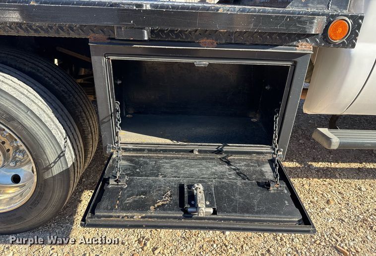 image for item DO7675 2011 Ford F450 Super Duty Crew Cab flatbed truck