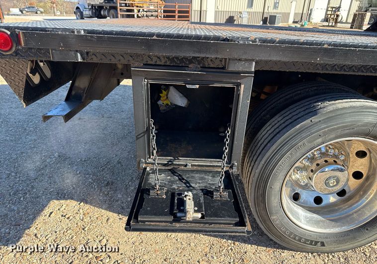 image for item DO7675 2011 Ford F450 Super Duty Crew Cab flatbed truck