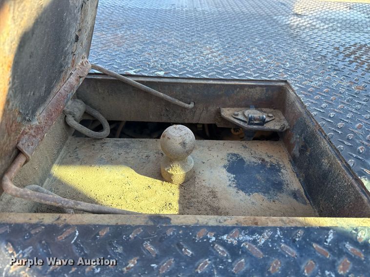 image for item DO7675 2011 Ford F450 Super Duty Crew Cab flatbed truck