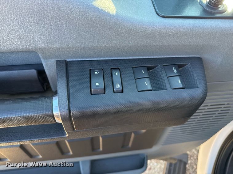 image for item DO7675 2011 Ford F450 Super Duty Crew Cab flatbed truck