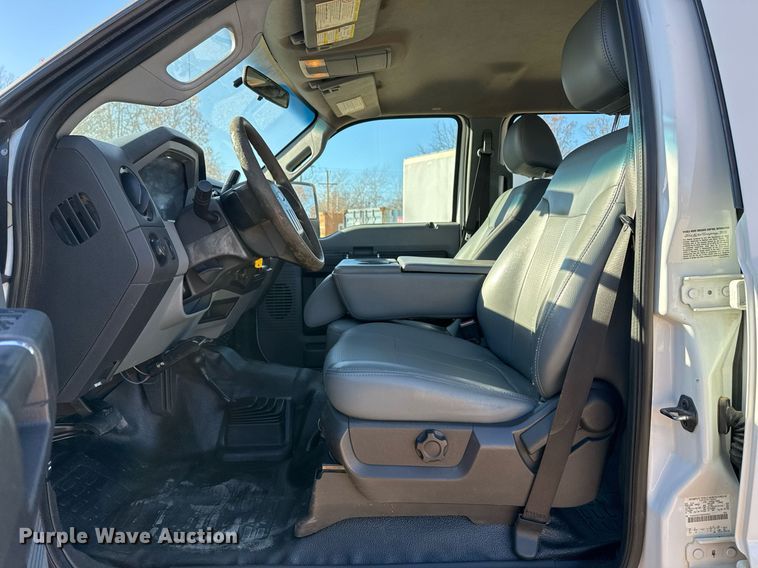 image for item DO7675 2011 Ford F450 Super Duty Crew Cab flatbed truck