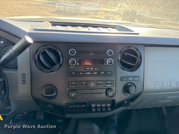 image for item DO7675 2011 Ford F450 Super Duty Crew Cab flatbed truck