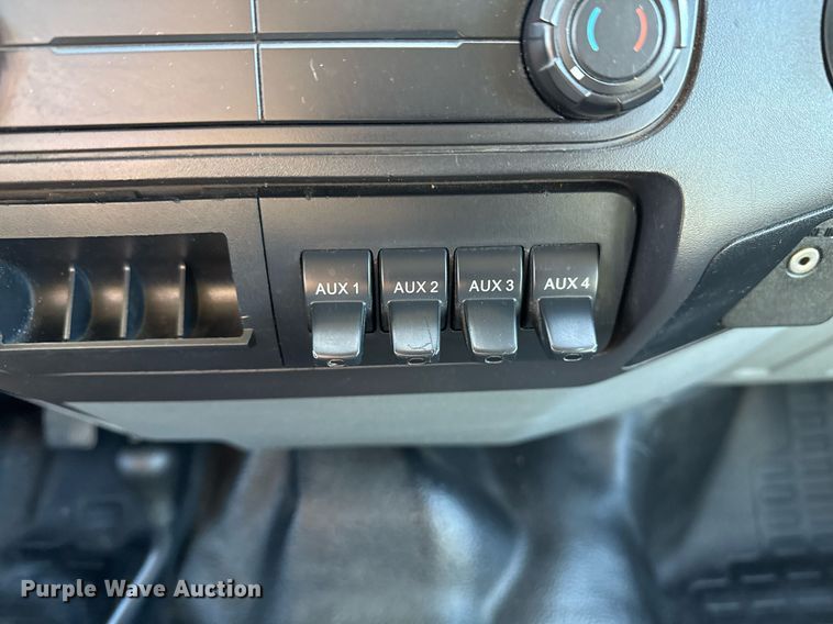 image for item DO7675 2011 Ford F450 Super Duty Crew Cab flatbed truck