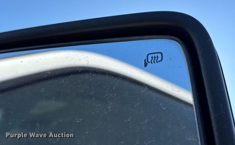 image for item DO7675 2011 Ford F450 Super Duty Crew Cab flatbed truck