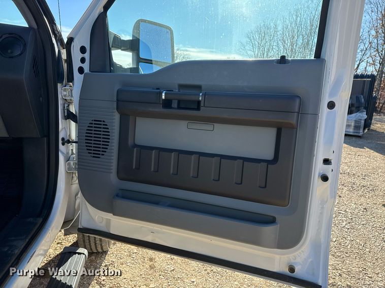 image for item DO7675 2011 Ford F450 Super Duty Crew Cab flatbed truck