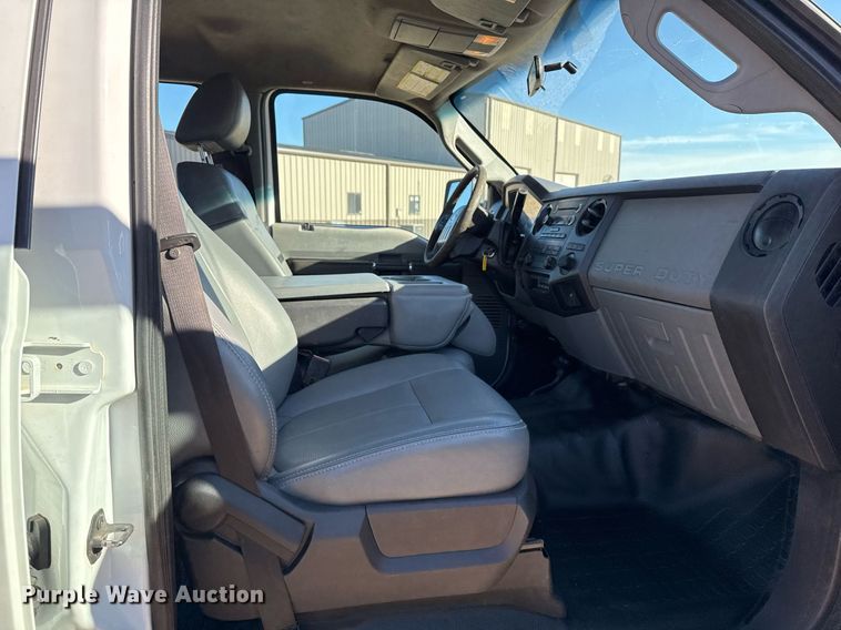 image for item DO7675 2011 Ford F450 Super Duty Crew Cab flatbed truck