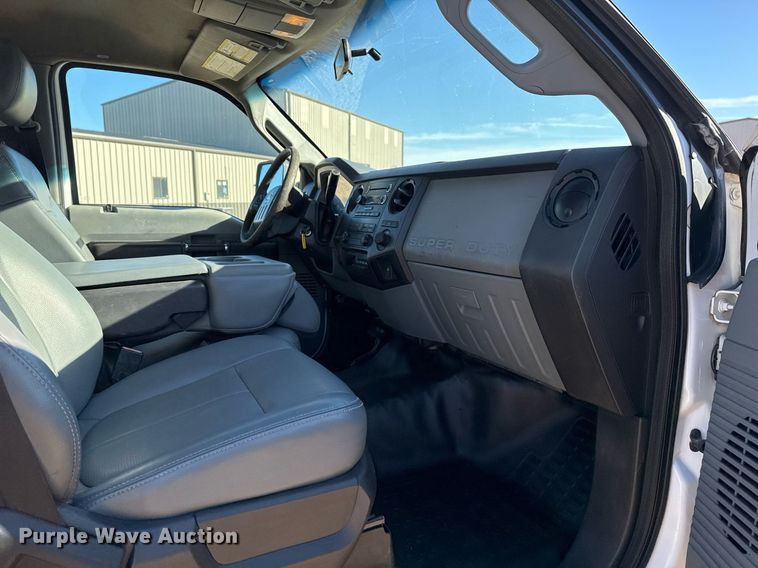 image for item DO7675 2011 Ford F450 Super Duty Crew Cab flatbed truck