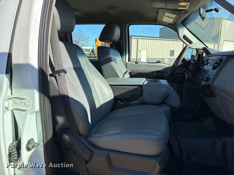 image for item DO7675 2011 Ford F450 Super Duty Crew Cab flatbed truck