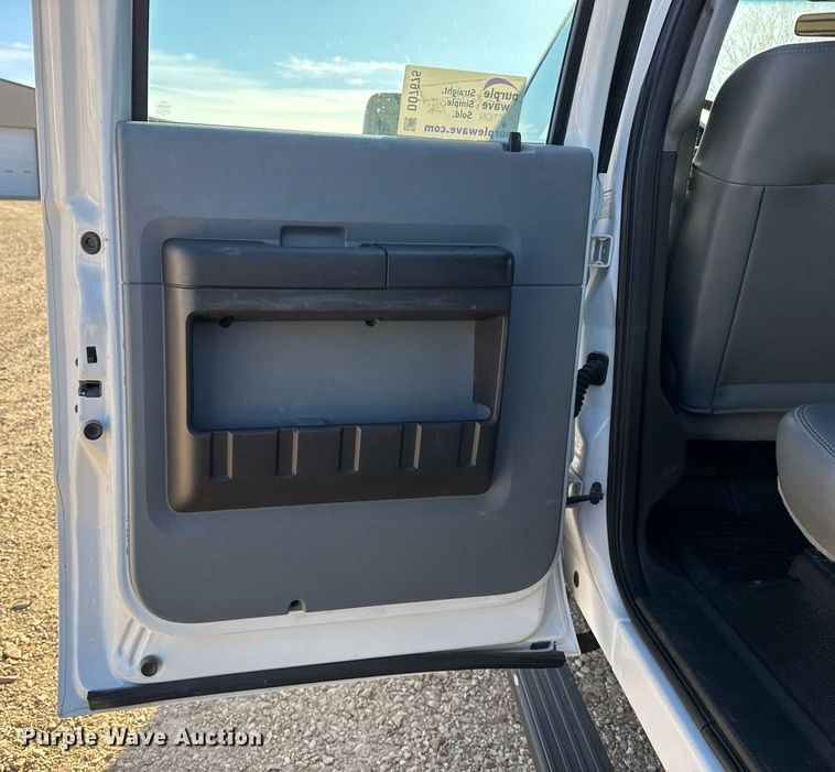 image for item DO7675 2011 Ford F450 Super Duty Crew Cab flatbed truck