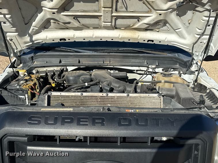 image for item DO7675 2011 Ford F450 Super Duty Crew Cab flatbed truck