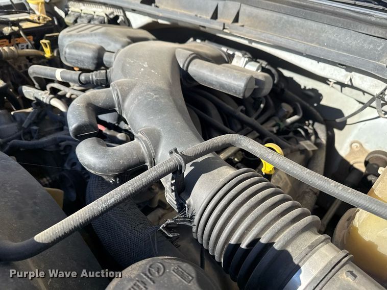 image for item DO7675 2011 Ford F450 Super Duty Crew Cab flatbed truck