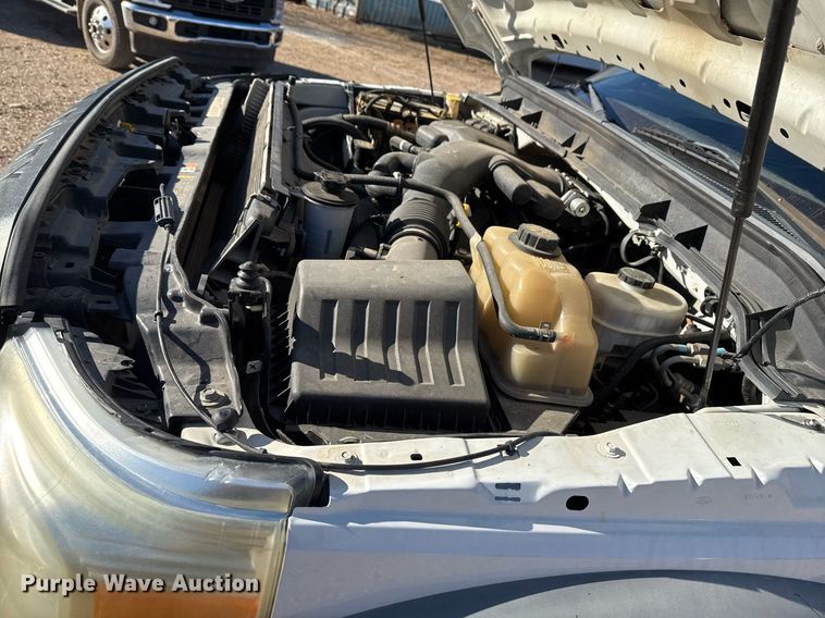 image for item DO7675 2011 Ford F450 Super Duty Crew Cab flatbed truck