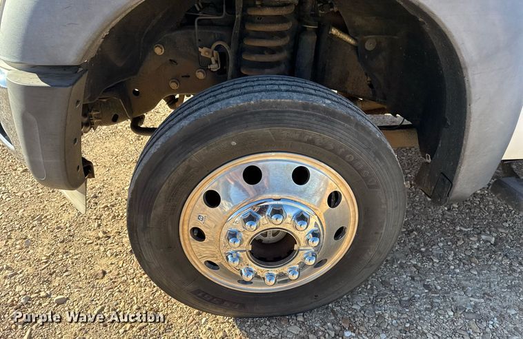 image for item DO7675 2011 Ford F450 Super Duty Crew Cab flatbed truck