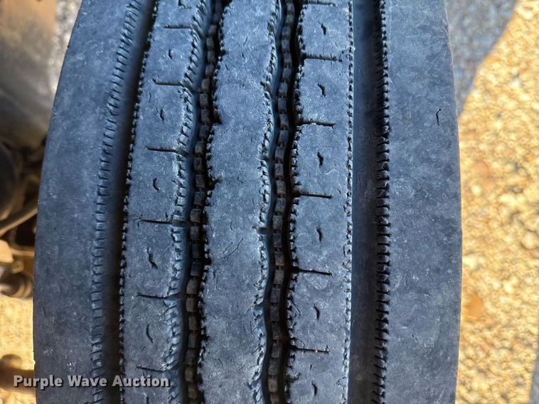 image for item DO7675 2011 Ford F450 Super Duty Crew Cab flatbed truck