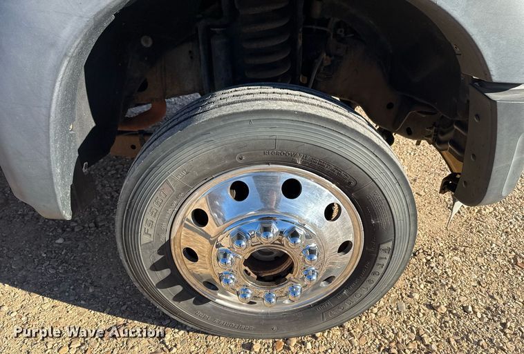 image for item DO7675 2011 Ford F450 Super Duty Crew Cab flatbed truck