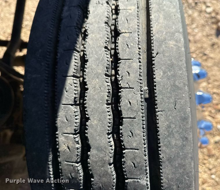 image for item DO7675 2011 Ford F450 Super Duty Crew Cab flatbed truck