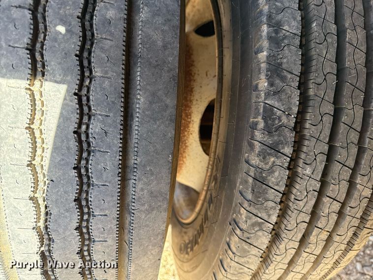 image for item DO7675 2011 Ford F450 Super Duty Crew Cab flatbed truck