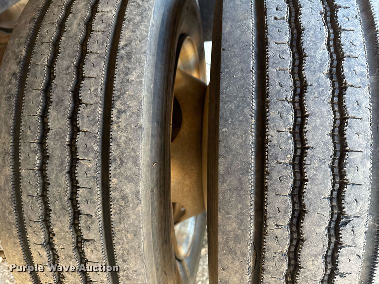 image for item DO7675 2011 Ford F450 Super Duty Crew Cab flatbed truck