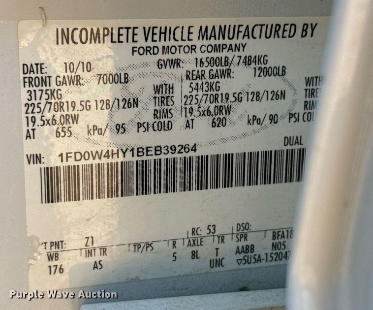 image for item DO7675 2011 Ford F450 Super Duty Crew Cab flatbed truck