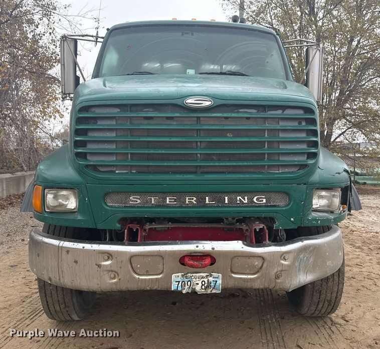 image for item DO7681 2002 Sterling LT9500 flatbed truck