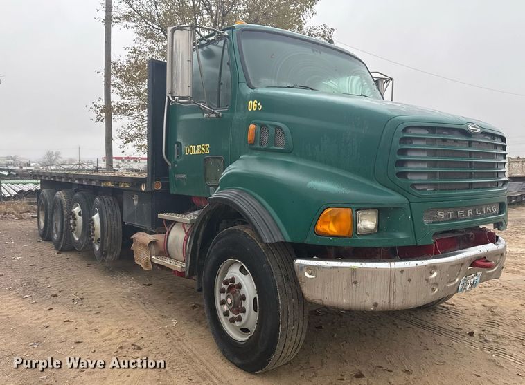 image for item DO7681 2002 Sterling LT9500 flatbed truck