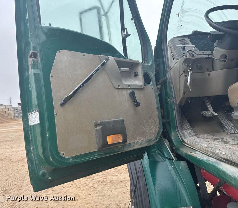 image for item DO7681 2002 Sterling LT9500 flatbed truck