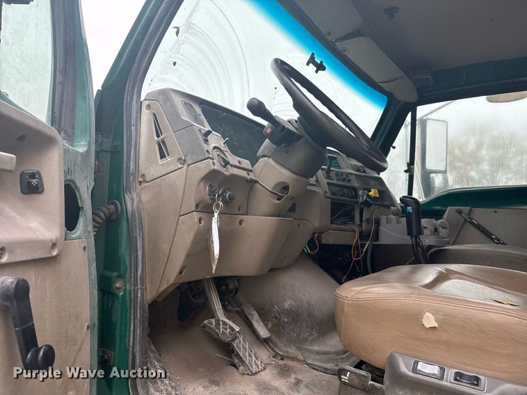 image for item DO7681 2002 Sterling LT9500 flatbed truck