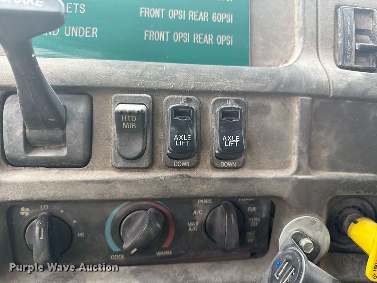 image for item DO7681 2002 Sterling LT9500 flatbed truck