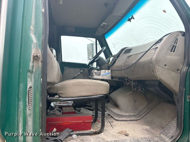 image for item DO7681 2002 Sterling LT9500 flatbed truck