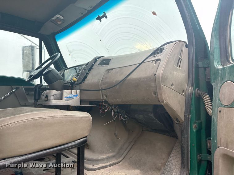 image for item DO7681 2002 Sterling LT9500 flatbed truck