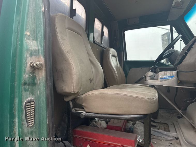 image for item DO7681 2002 Sterling LT9500 flatbed truck