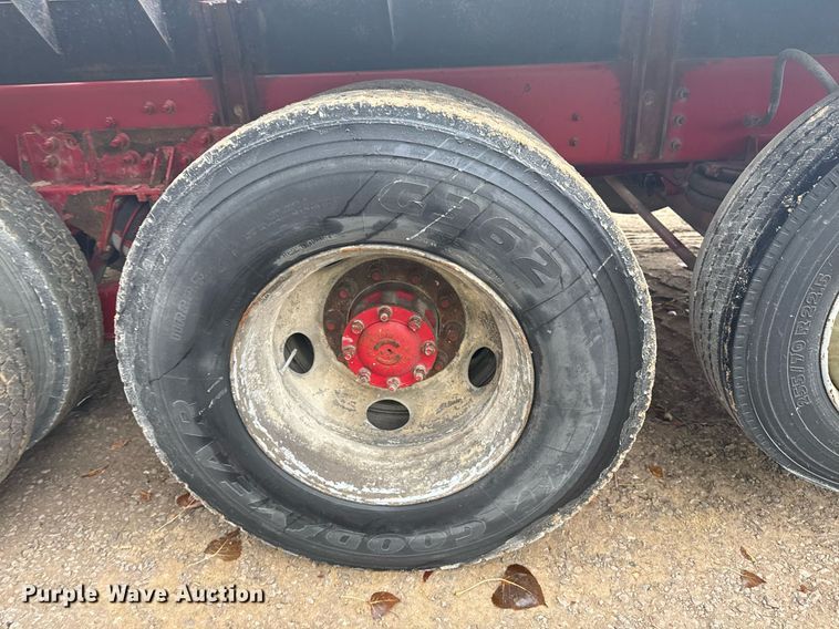 image for item DO7681 2002 Sterling LT9500 flatbed truck