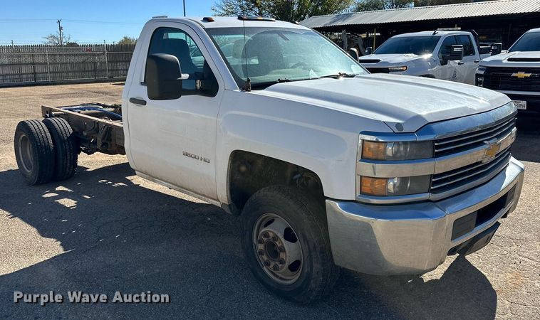 image for item DP5981 2016 Chevrolet Silverado 3500HD pickup truck cab and chassis